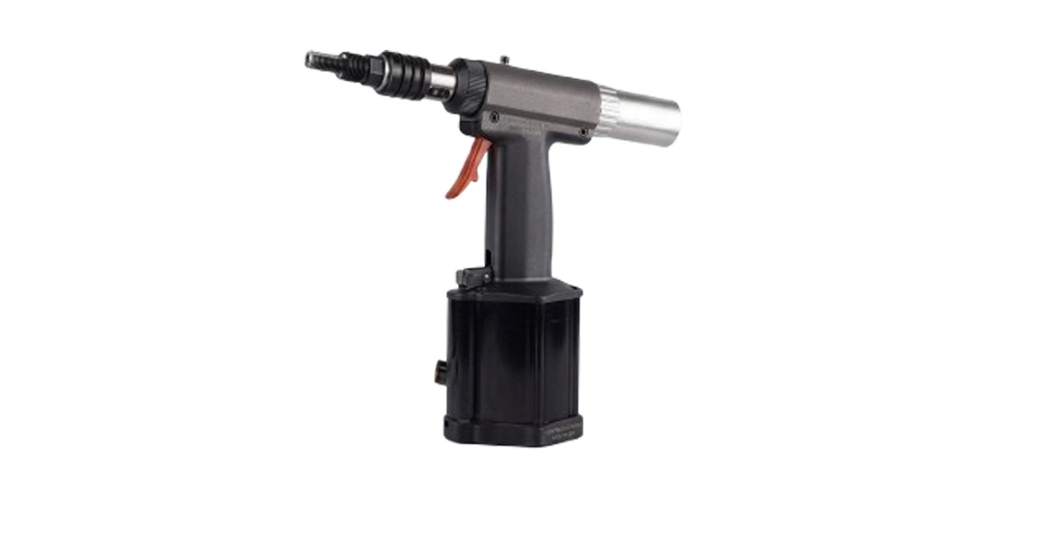 Hydraulic pneumatic gun for riveting nuts