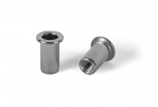 Riveting nut A4 with enlarged shoulder, fluted open Bralo