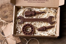 Chocolate set: 16/17 key, screwdriver, bearing, small coupling